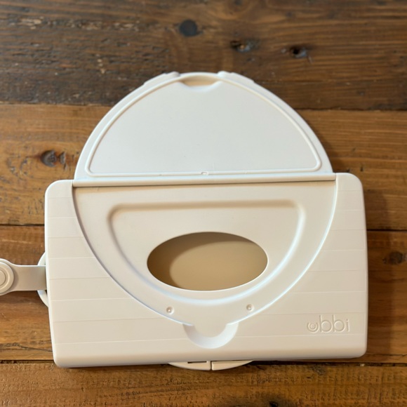 Ubbi travel wipes container - Picture 5 of 5
